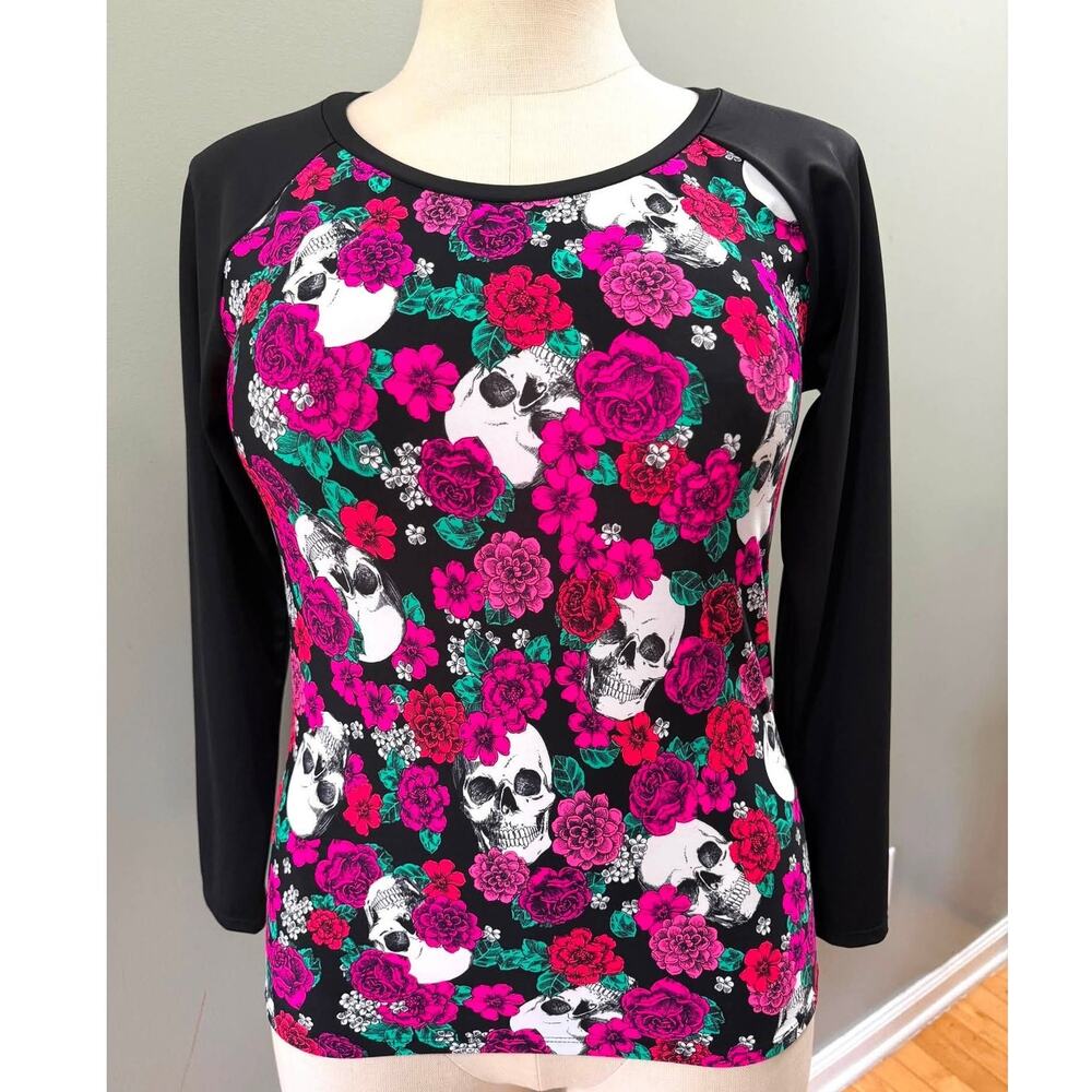 Torrid 00 (size 10) Black Skull Roses Tattoo Long Sleeve Rash Guard Swim Top